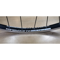 Переднее колесо велосипеда 27,5 Novatec/Alexrims